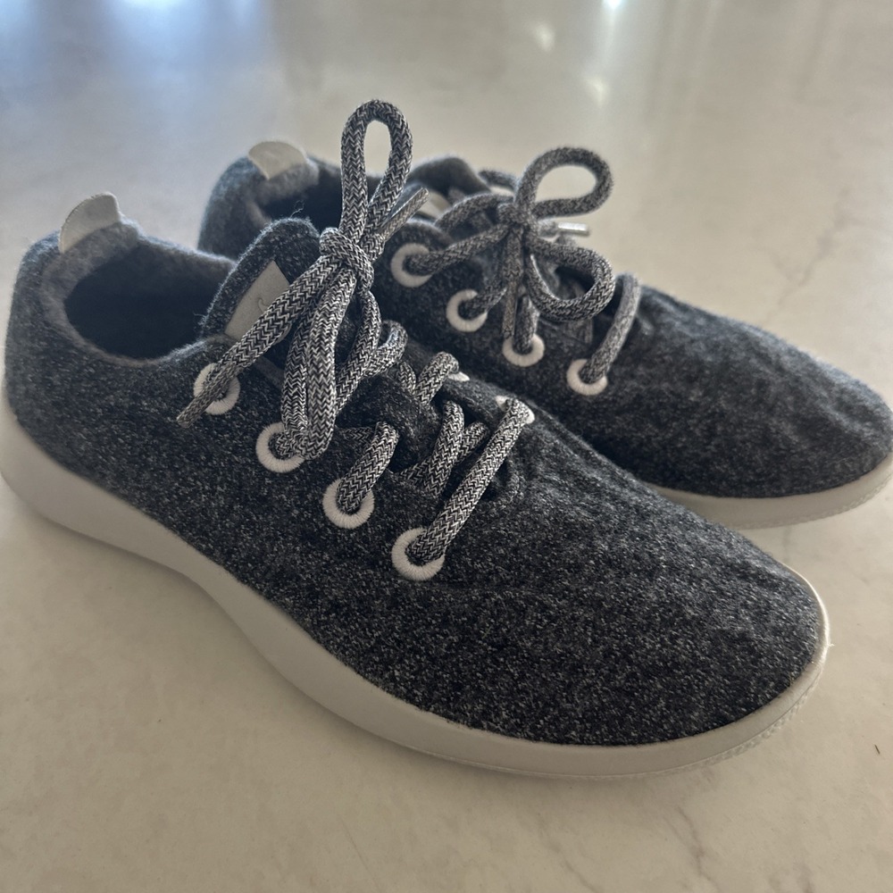 Allbirds Wool Runners Sz 7 Heather Gray Black Walk Run Lift Travel Comfort CUTE